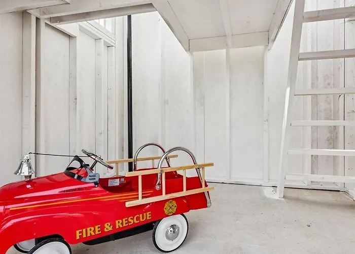 Holiday home Family Escape With Pool And Fire-station Playhouse *
